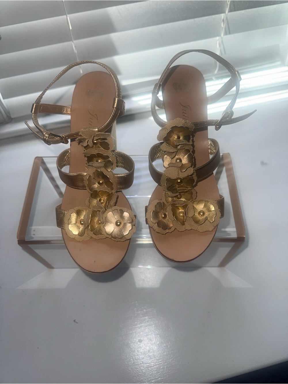 VTG Y2K Juicy Couture Smells Like Couture Metallic Gold Floral Fabric Wedge